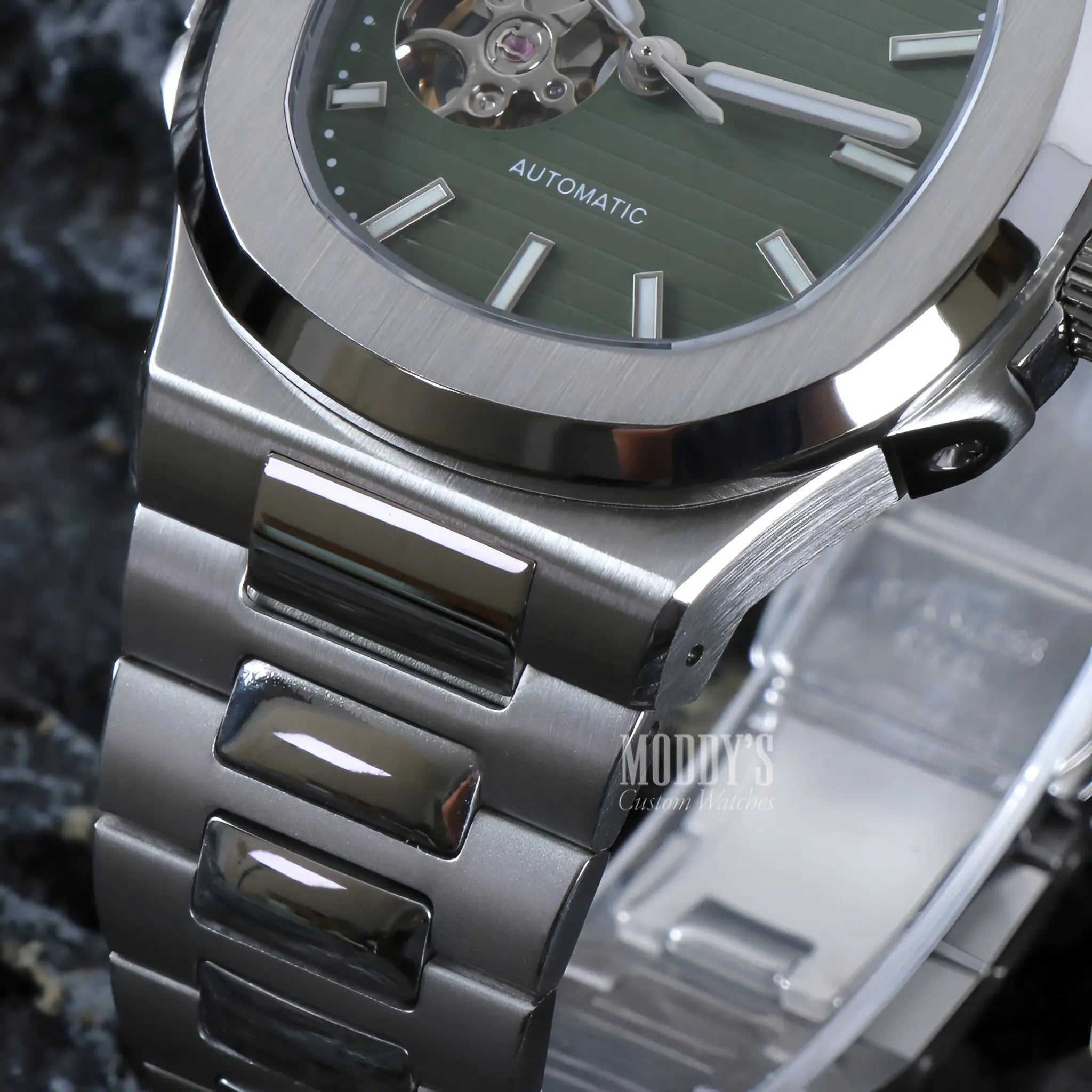Nautiko | Olive Green Open Movement